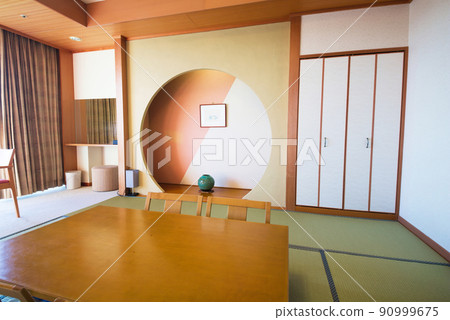 Japanese-style room at a Japanese inn 90999675