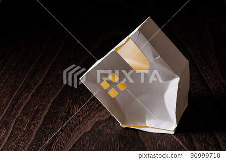 Model of a broken house Model of a broken house 90999710