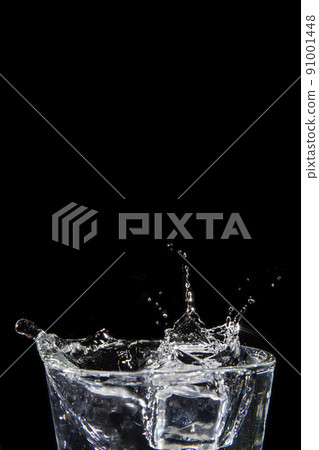 Water splashes caused by objects falling onto it.  91001448