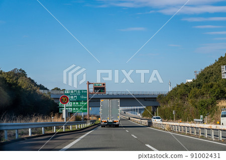 Naruto City, Tokushima Prefecture Soon a truck running at the Naruto Kita interchange on the Kobe Awaji Naruto Expressway 91002431