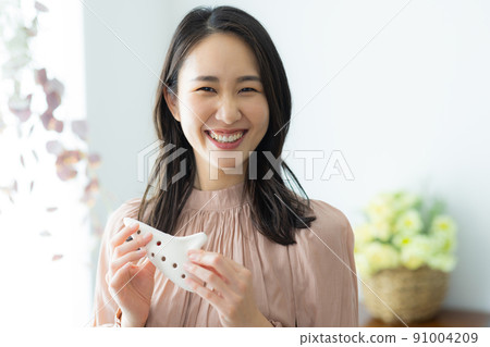 Woman with ocarina 91004209