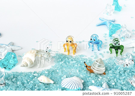 Sea creatures on the beach Sea creatures on the beach 91005287