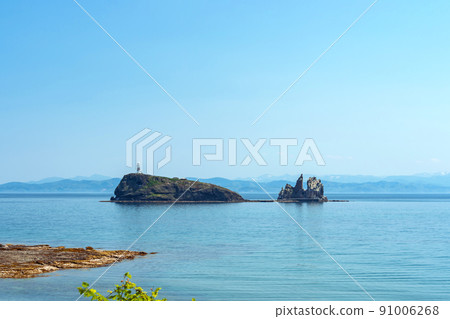 【青森縣下北半島脅沢台島】下北地質公園內的一個形似鯛魚的無人島,被稱為台島。 【青森縣下北半島脅沢台島】下北地質公園內的一個形似鯛魚的無人島,被稱為台島。 91006268