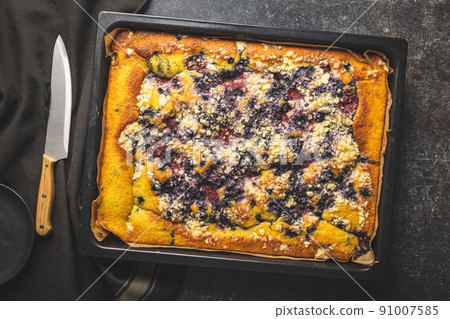 Homemade sponge cake with fruit. Sweet fruity pie. 91007585