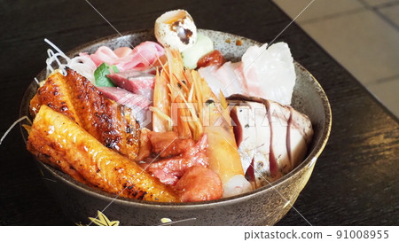 Nagoya Sengoku sushi seafood bowl 91008955