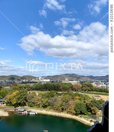 藍天和岡山城天守閣 藍天和岡山城天守閣 91010696