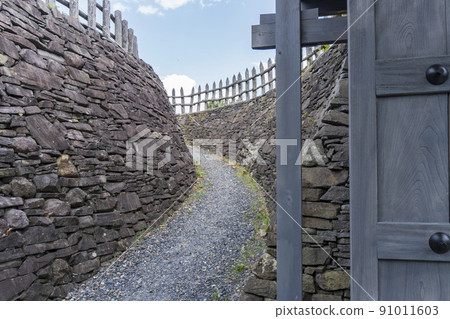 Entrance to the main building of Arato Castle / Nagano Prefecture [Shiroyama Historical Park, Chikuma City] 91011603