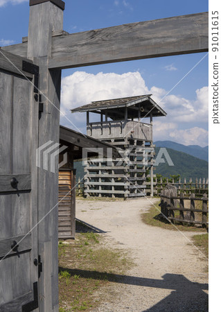 從荒戶城的冠樹門看到的塔/長野縣[千隈市城山歷史公園] 91011615