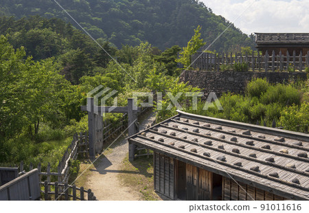 Nikoku and Hongu as seen from the turret of Arato Castle / Nagano Prefecture [Shiroyama Historical Park, Chikuma City] 91011616