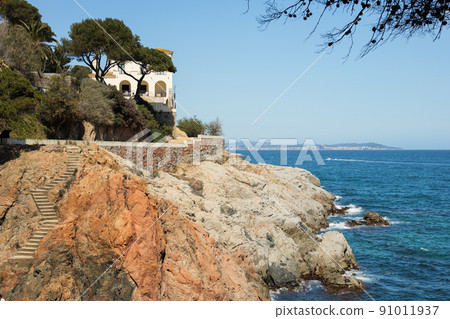 Famous spanish track - cami de ronda, by the mediterranean sea in Costa Brava, S Agaro, Catalonia, Spain. 91011937