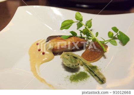 Enjoy your meal: Extraordinary hospitality dishes 91012668