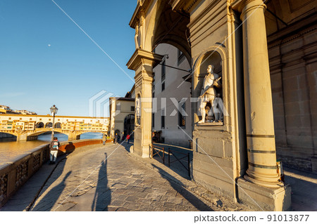 Morning street view on facade of Uffizi museum in Florence Morning street view on facade of Uffizi museum in Florence 91013877