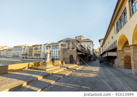 Morning view on famous Old bridge in Florence, Italy Morning view on famous Old bridge in Florence, Italy 91013994