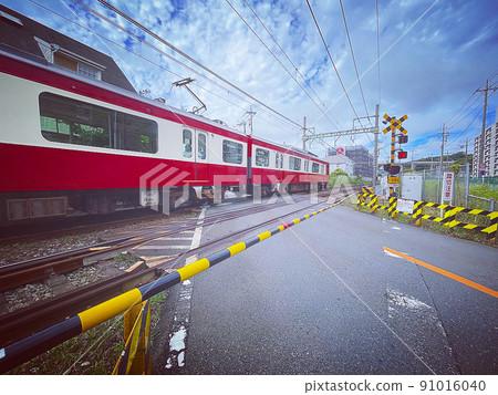 A train that runs in the direction of the light 91016040