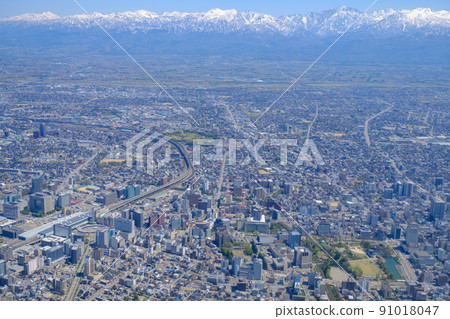 Aerial view, spring Tateyama mountain range and Toyama city 91018047