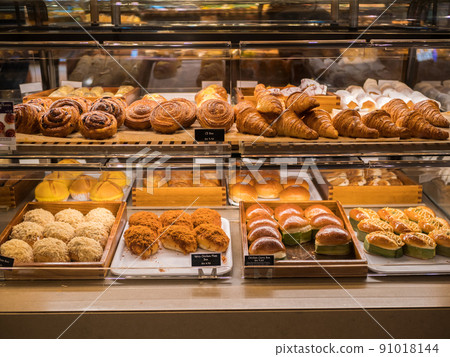 Assorted pastry and bread arranged on tray selling at bakery shop. Assorted pastry and bread arranged on tray selling at bakery shop. 91018144