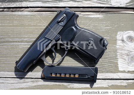 Handgun And Full Magazine 91018652
