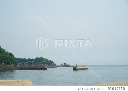 Kitagi Island, the largest island in the Kasaoka Islands, Kusunoki Port and Nekoiwa distant view, Kasaoka City, Okayama Prefecture Kitagi Island, the largest island in the Kasaoka Islands, Kusunoki Port and Nekoiwa distant view, Kasaoka City, Okayama Prefecture 91019350