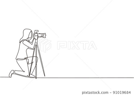 Single continuous line drawing professional photographer woman kneeling for taking pictures with digital camera and tripod. Digital photography hobby for girl. One line draw design vector illustration 91019684