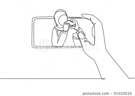 Single continuous line drawing Arab woman food blogger eating burger while creating new content video for her channel by using smartphone. Food review blogger. One line draw design vector illustration 91020016