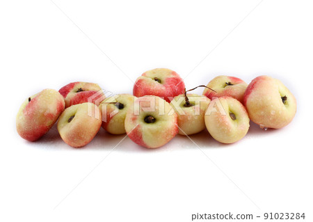 Flat peach (doughnut peach, donut peach, UFO peach, peento peach, saucer peach). Ancient Chinese variety "Pan tao". Delicacy 91023284