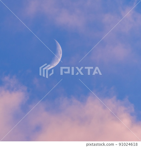 Sunset sky with large crescent moon, evening sky background 91024618