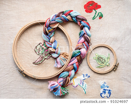 top view of threads woven into braid and hoops 91024697