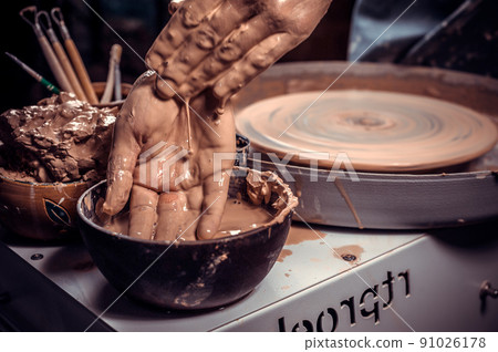 hands of potter do a clay pot hands of potter do a clay pot 91026178