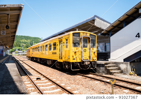 [土山線] 停在久保川站的卡車列車 91027367