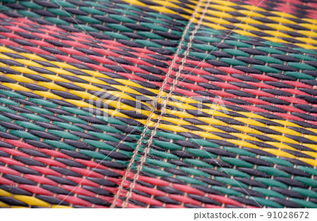 Flies perched on mats, woven in patterns 91028672