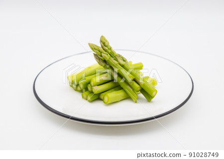 Cut raw asparagus Cut raw asparagus 91028749