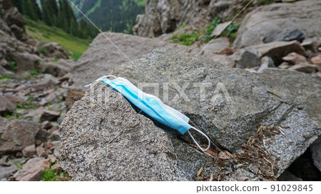 The used medical mask was thrown out in nature. The used medical mask was thrown out in nature. 91029845