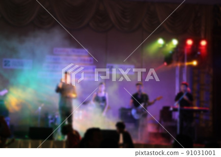 People in the party blur at night. 91031001