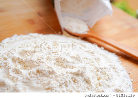 Flour spread on a wood grain table 91032139