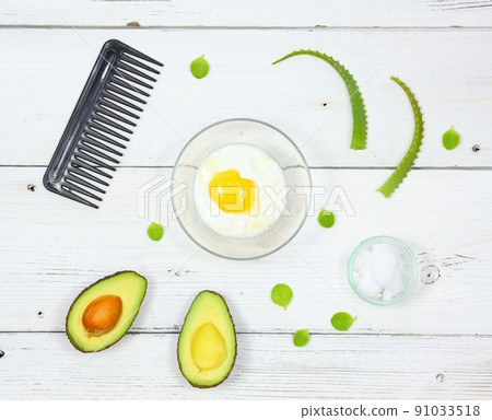 Natural ingredients for smoothing, softening and hydrating your hair 91033518