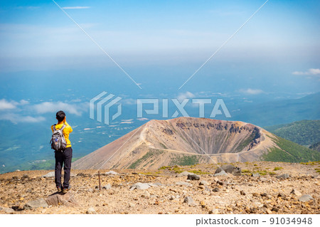 從 Issaikyo 看到的 Azuma Kofuji 火山口雲頂男性智能手機 從 Issaikyo 看到的 Azuma Kofuji 火山口雲頂男性智能手機 91034948
