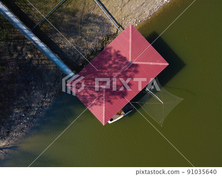 Zenit view of houseboat on the lake. Gualtieri, Italy 91035640