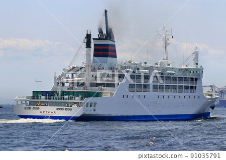 To a full-day voyage ... The third generation Ogasawara Maru, a cargo-passenger ship that supports the lives of Chichijima and Hahajima 91035791