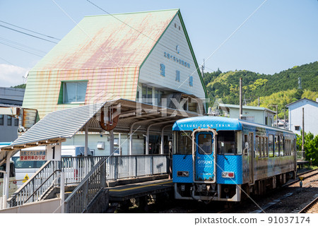 【中村線】在久保川站等待發車的列車 91037174