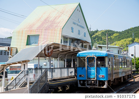 【中村線】在久保川站等待發車的列車 91037175