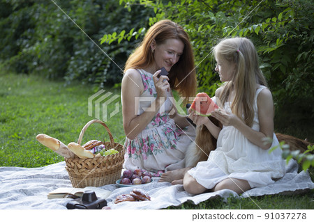 happy family at a picnic 91037278