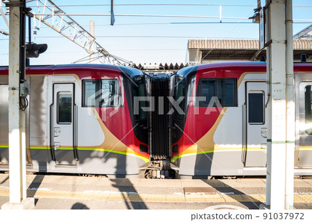 [土山線] 多度津站停靠的電車 91037972