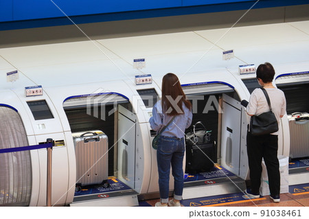 Automatic baggage deposit machine departure airport travel 91038461