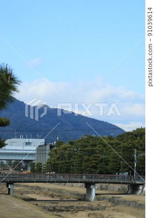 流經日本兵庫縣蘆屋市蘆屋河街道的河流風景 流經日本兵庫縣蘆屋市蘆屋河街道的河流風景 91039614