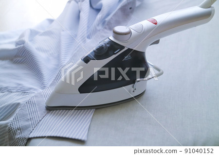 Iron the shirt collar 91040152
