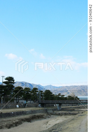 流經日本街頭的河流風光:兵庫縣蘆屋市蘆屋河上的一排松樹 流經日本街頭的河流風光:兵庫縣蘆屋市蘆屋河上的一排松樹 91040642