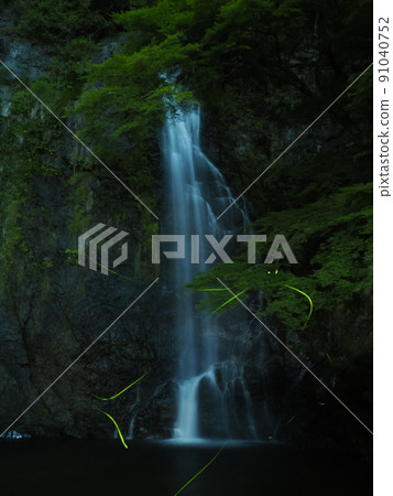 Minoh Falls and Genji Firefly Minoh Falls and Genji Firefly 91040752