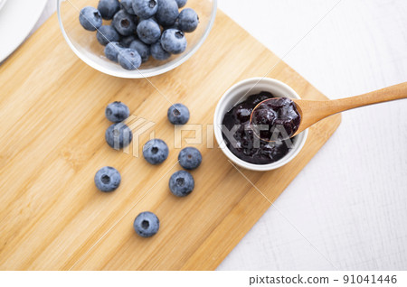 Blueberry and blueberry jam 91041446