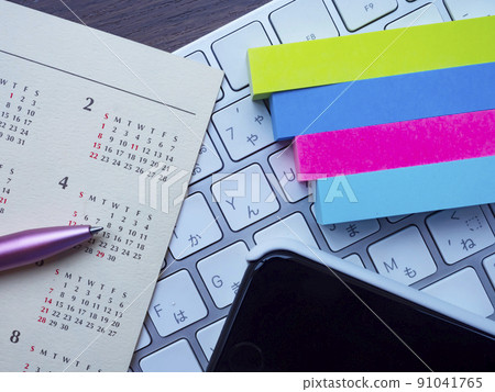 日曆、PC、智能手機的商業形象(女性) 日曆、PC、智能手機的商業形象(女性) 91041765