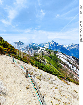 初夏攀登椿山(遠山莊遠眺) 初夏攀登椿山(遠山莊遠眺) 91042023